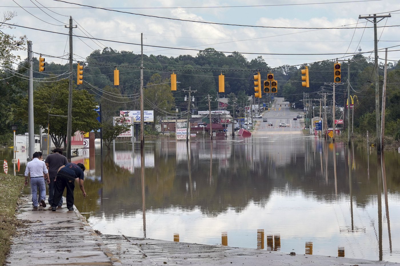 Death toll rises from Helene while supplies are rushed to North Carolina and Florida digs out | iNFOnews.ca