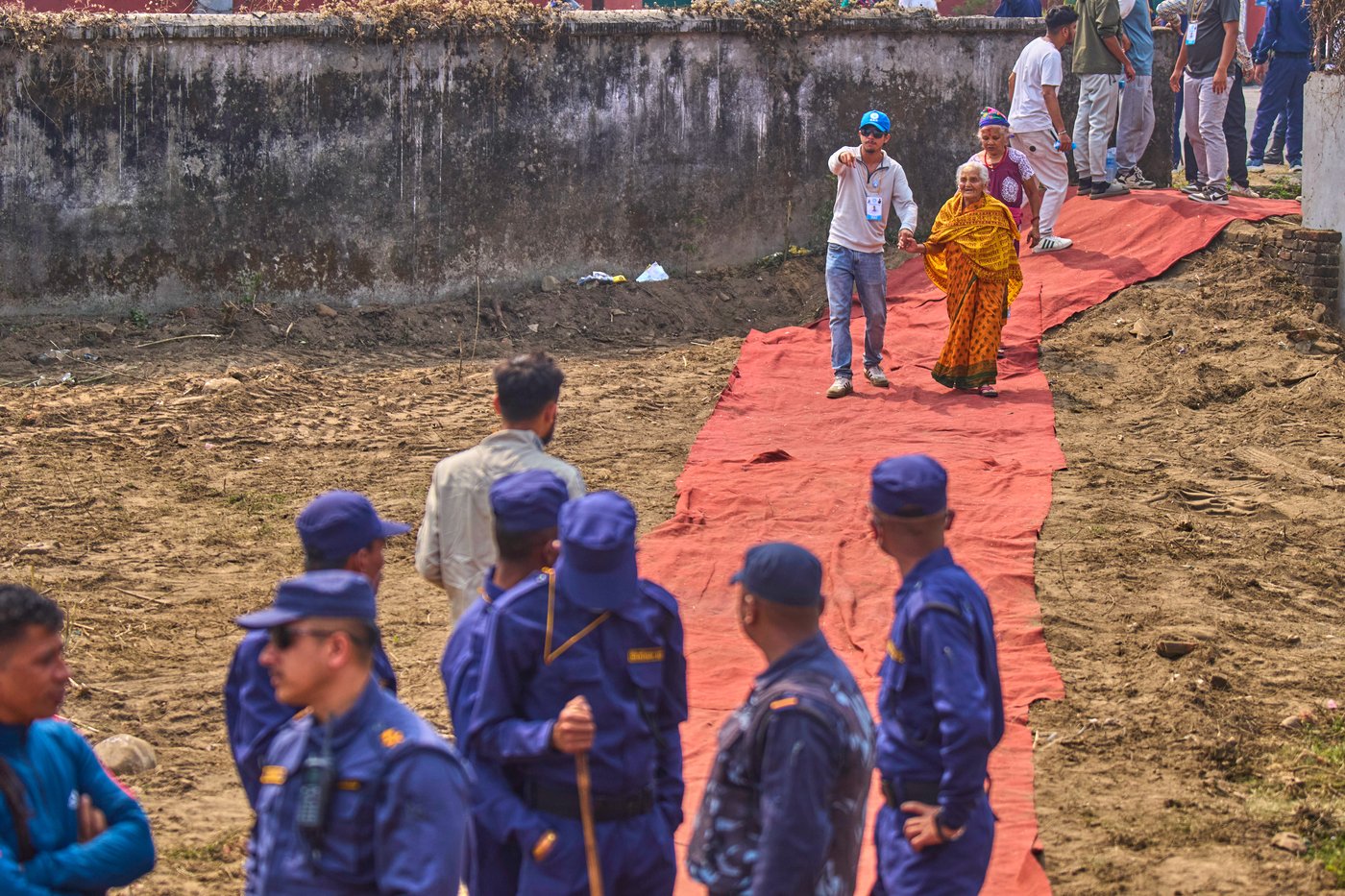 Photos of Nepali former rapper drawing crowds to his campaign for prime minister | iNFOnews.ca