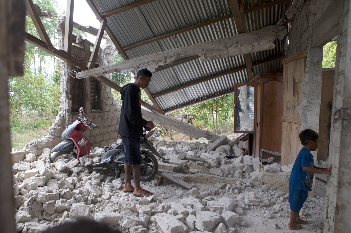Thousands in Indonesia await aid after quake kills 68, overshadowing Independence Day | iNhome