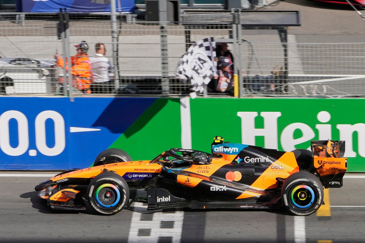 Lando Norris wins F1's Dutch Grand Prix after a daring pass on Kimi Antonelli | iNFOnews.ca