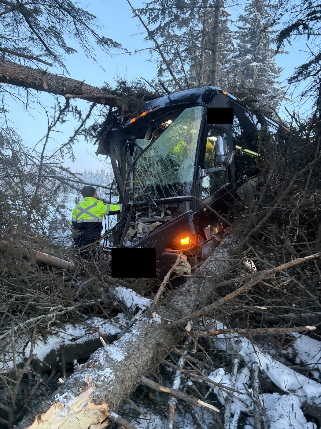 Bus carrying junior hockey team crashes in northern Alberta, two sent to hospital | iNFOnews.ca Bus carrying junior hockey team crashes in northern Alberta, two sent to hospital | iNFOnews.ca