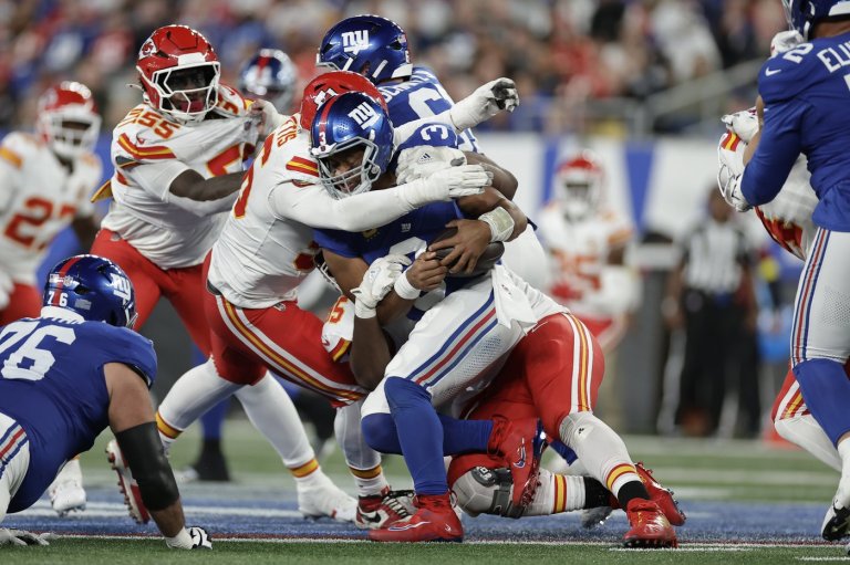 Chiefs star Chris Jones returns from aunt's funeral in Mississippi to play against Ravens | iNFOnews.ca