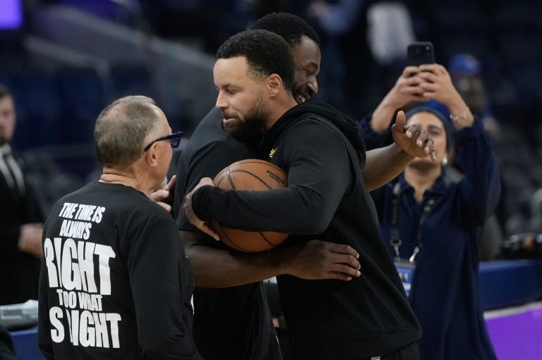 Andrew Wiggins receives warm welcome from Warriors in return to Chase Center with Heat | iNFOnews.ca
