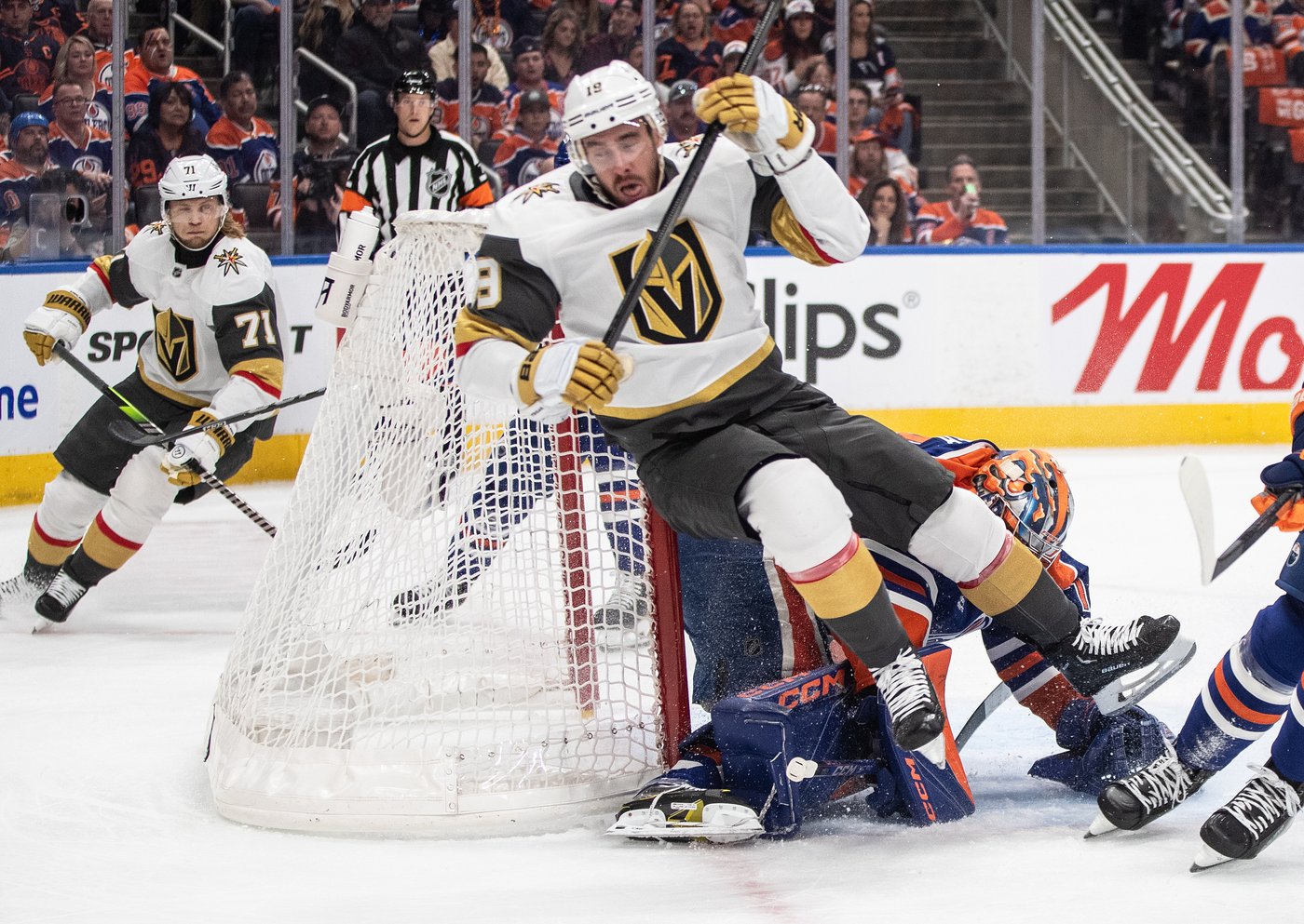 Golden Knights beat the buzzer to stun Oilers 4-3, trim series deficit to 2-1 | iNFOnews.ca
