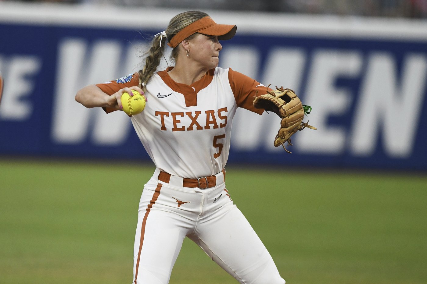Atwood's hit on intentional walk attempt gives Texas a 2-1 win over Texas Tech in WCWS finals opener | iNFOnews.ca