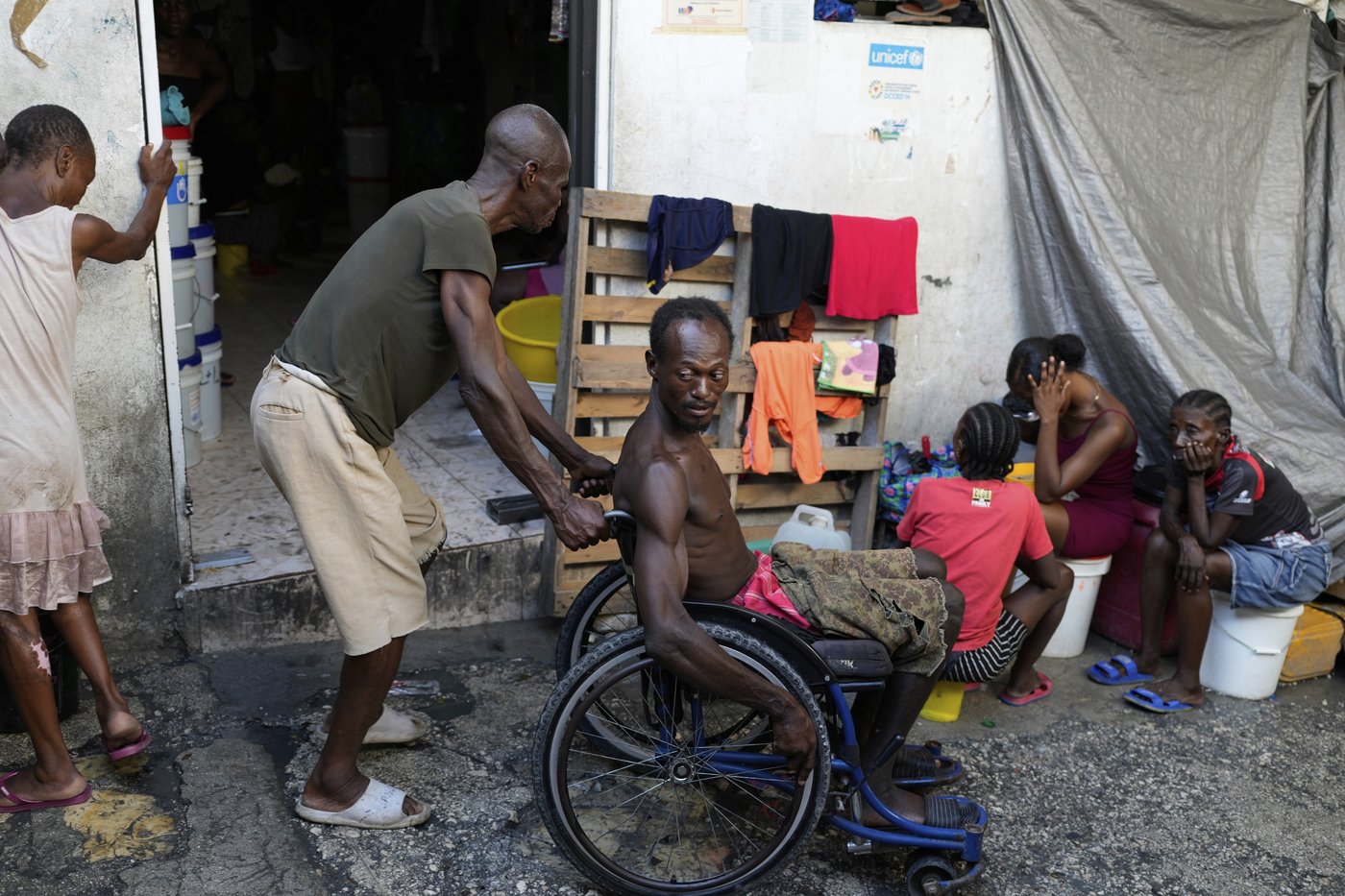 Haitian gang attacks town, kills teacher, kidnaps residents and burns buildings | iNFOnews.ca