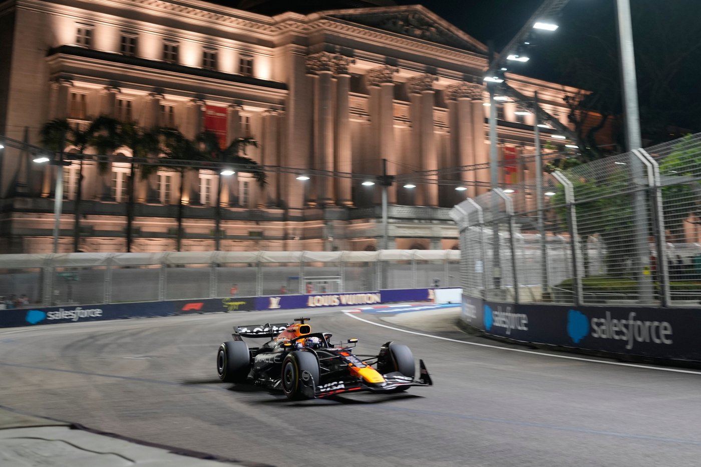 Max Verstappen has momentum in F1 title fight in Singapore as McLaren stumbles | iNFOnews.ca