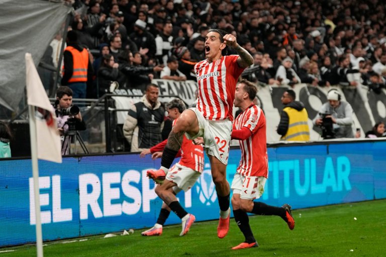 Palmeiras survive a late collapse, win shootout to reach Copa Libertadores semifinals | iNFOnews.ca