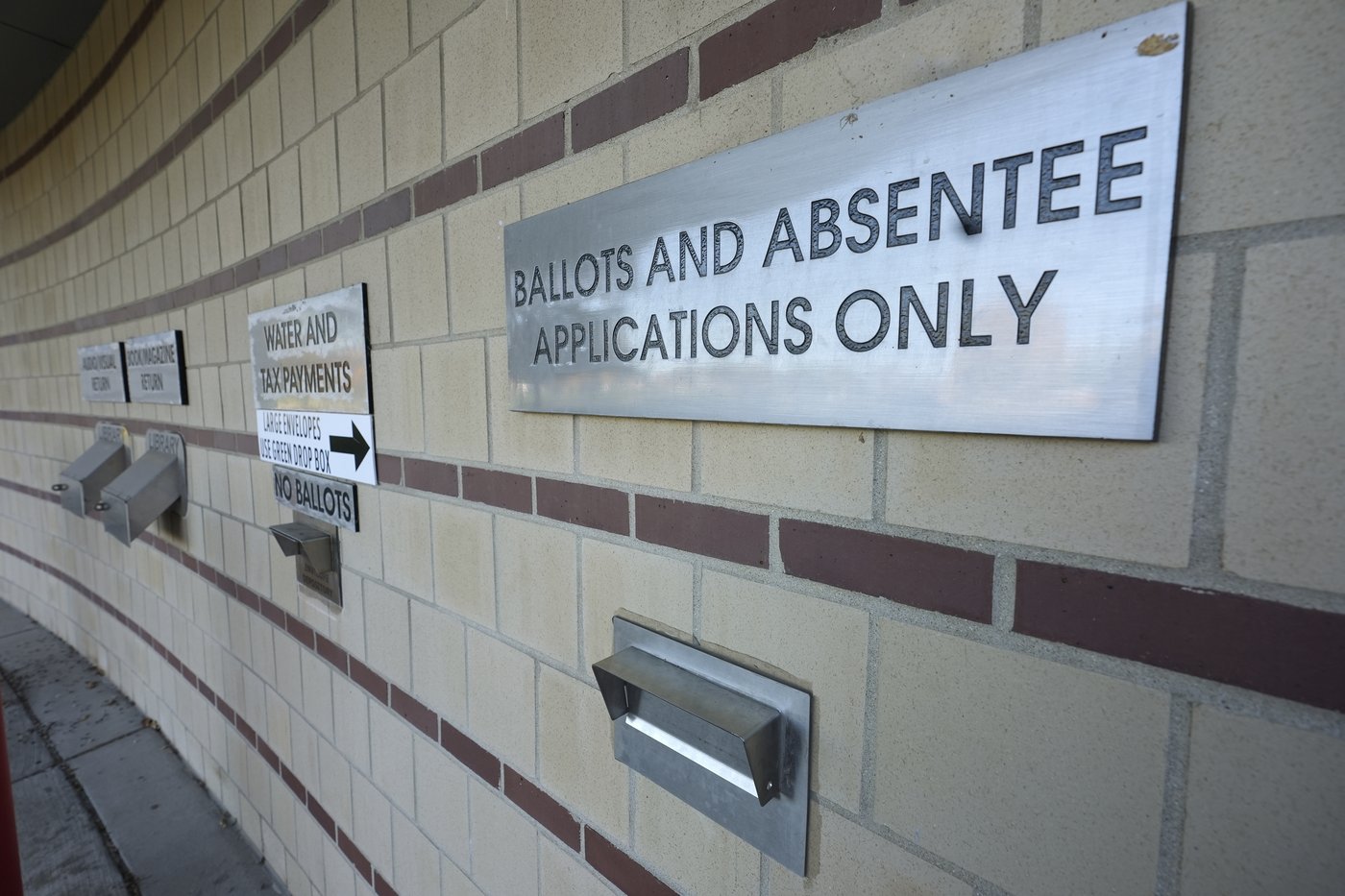 Major Michigan city decides against verifying mail ballots early, potentially slowing results | iNFOnews.ca