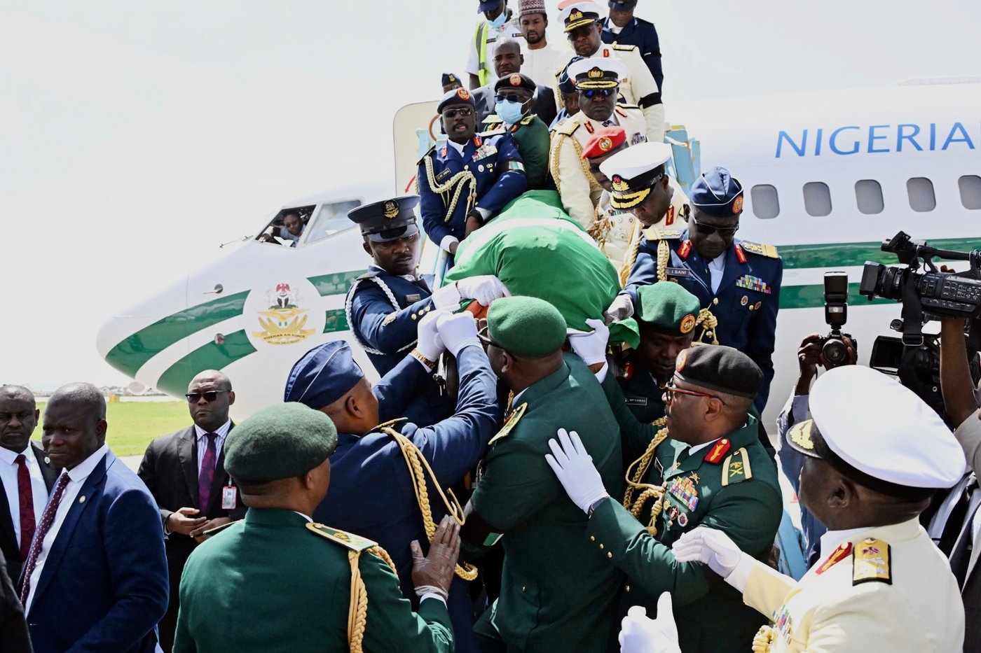 Former Nigerian president Buhari is buried as thousands pay respects | iNFOnews.ca
