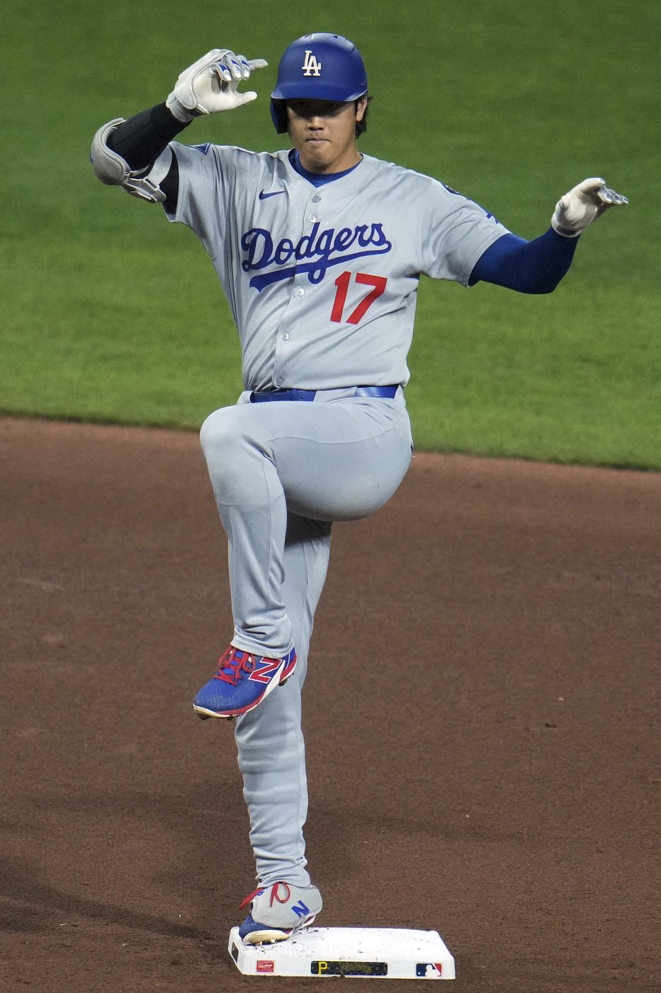 Dodgers star Shohei Ohtani, fighting an illness, has 2 hits after opting not to pitch vs. Pirates | iNFOnews.ca Dodgers star Shohei Ohtani, fighting an illness, has 2 hits after opting not to pitch vs. Pirates | iNFOnews.ca