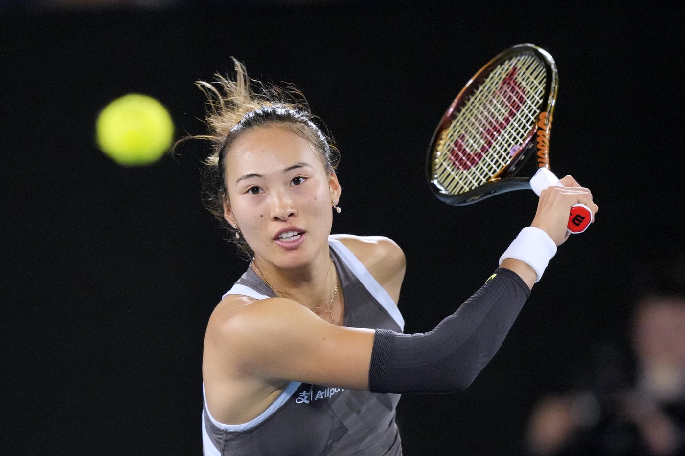Australian Open: Olympic champ Zheng Qinwen starts her bid for another final on a rainy Day 1 | iNFOnews.ca Australian Open: Olympic champ Zheng Qinwen starts her bid for another final on a rainy Day 1 | iNFOnews.ca