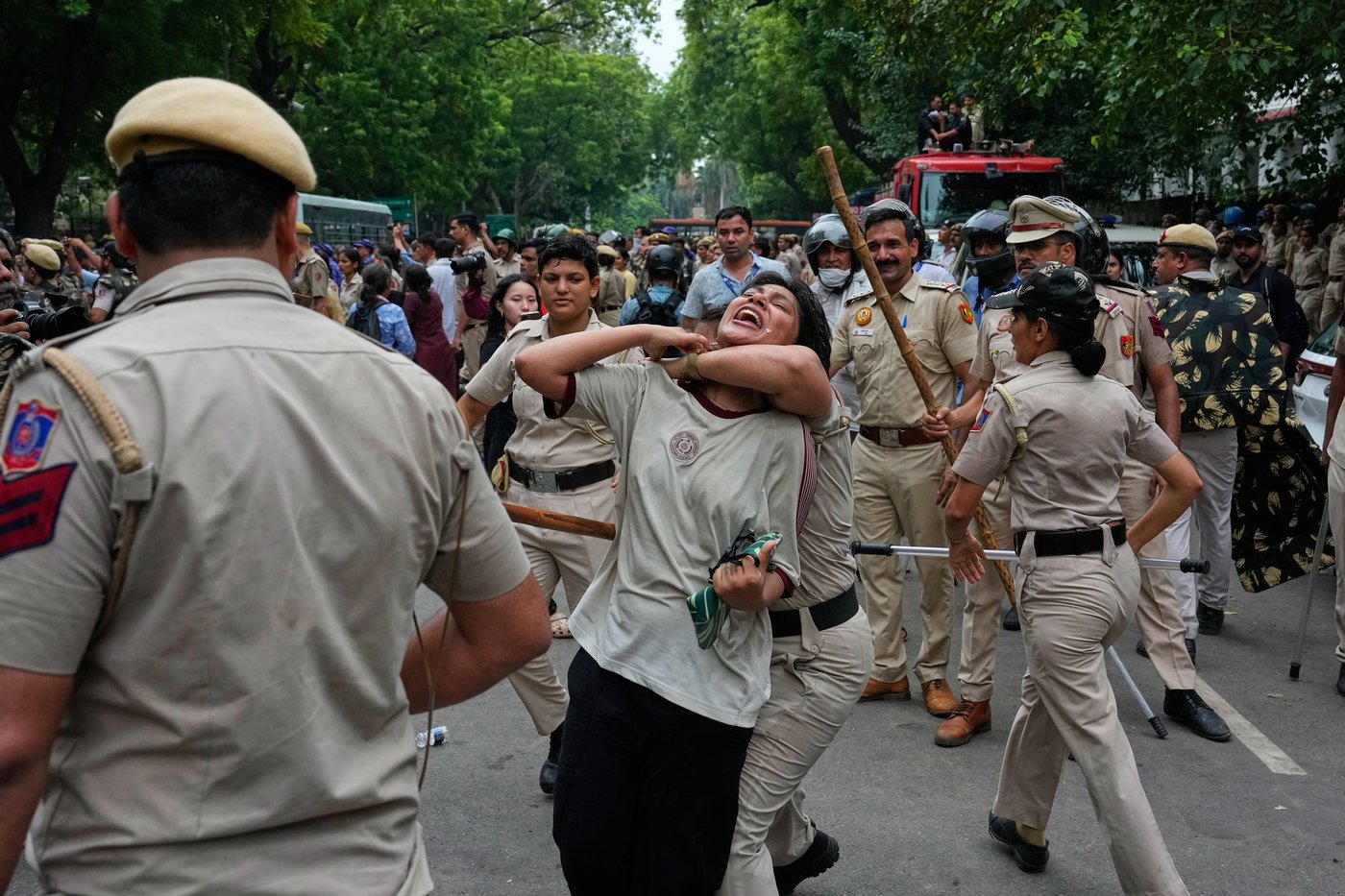 Photos of police cracking down on India’s youth-led 'cockroach' movement in New Delhi | iNFOnews.ca
