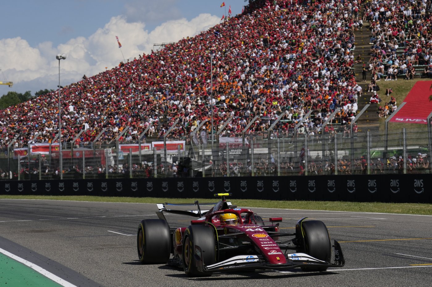 Lewis Hamilton celebrates a fourth place which highlights Ferrari's tough season in F1 | iNFOnews.ca
