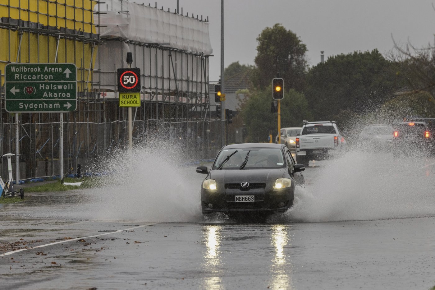 New Zealand hit by destructive winds, heavy rain and snow and high waves | iNFOnews.ca New Zealand hit by destructive winds, heavy rain and snow and high waves | iNFOnews.ca