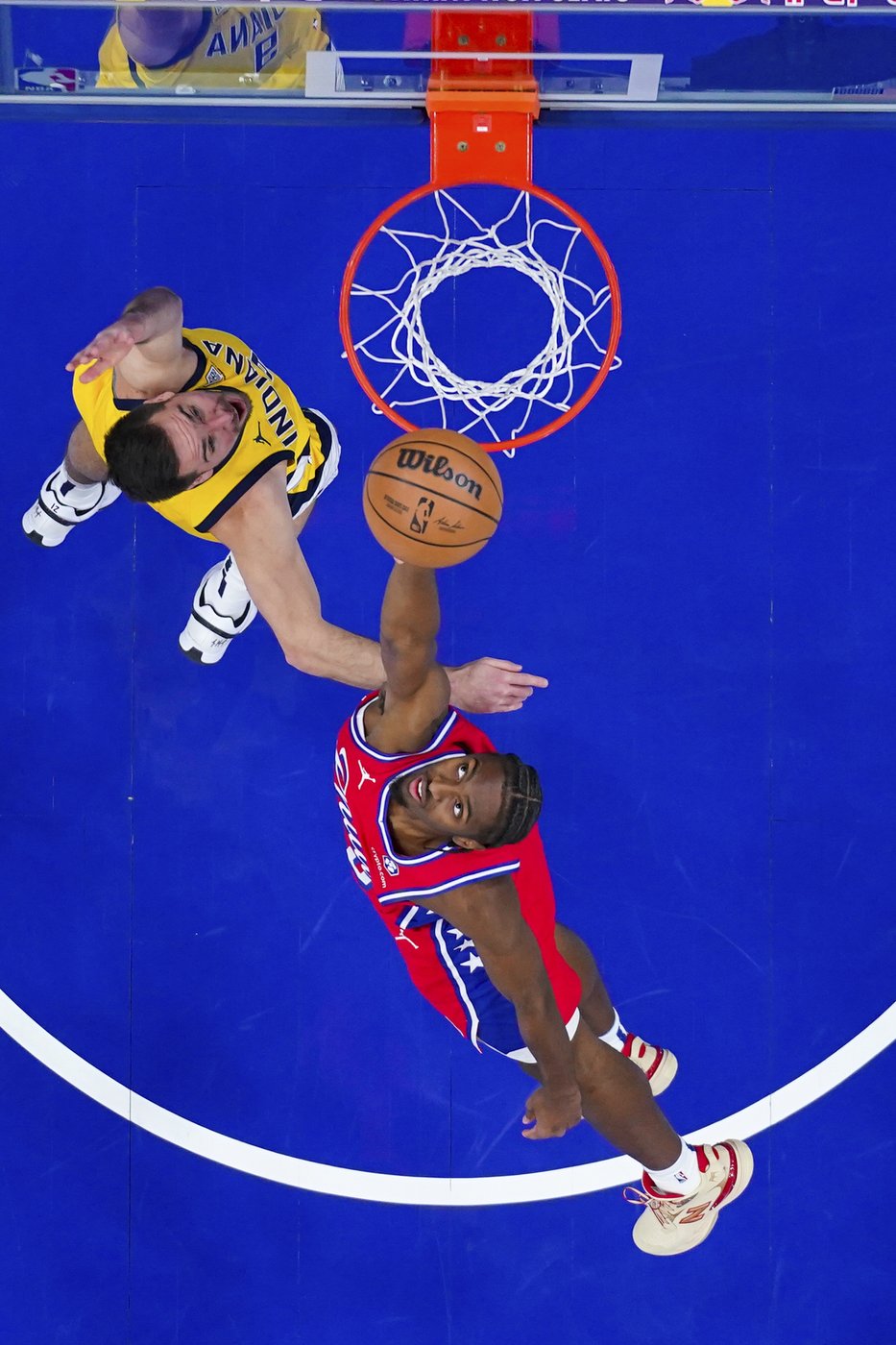 76ers' Joel Embiid fractures sinus in 1st half, Pacers go on to beat 76ers 121-107 | iNFOnews.ca 76ers' Joel Embiid fractures sinus in 1st half, Pacers go on to beat 76ers 121-107 | iNFOnews.ca