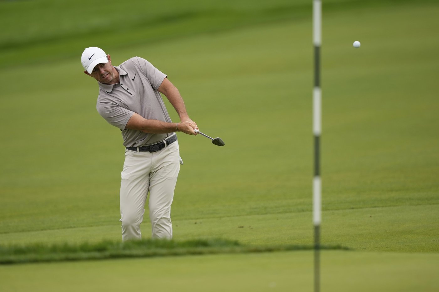 A caddie at heart, Bones Mackay makes sure to get the 18th flag to Spaun's bagman | iNFOnews.ca