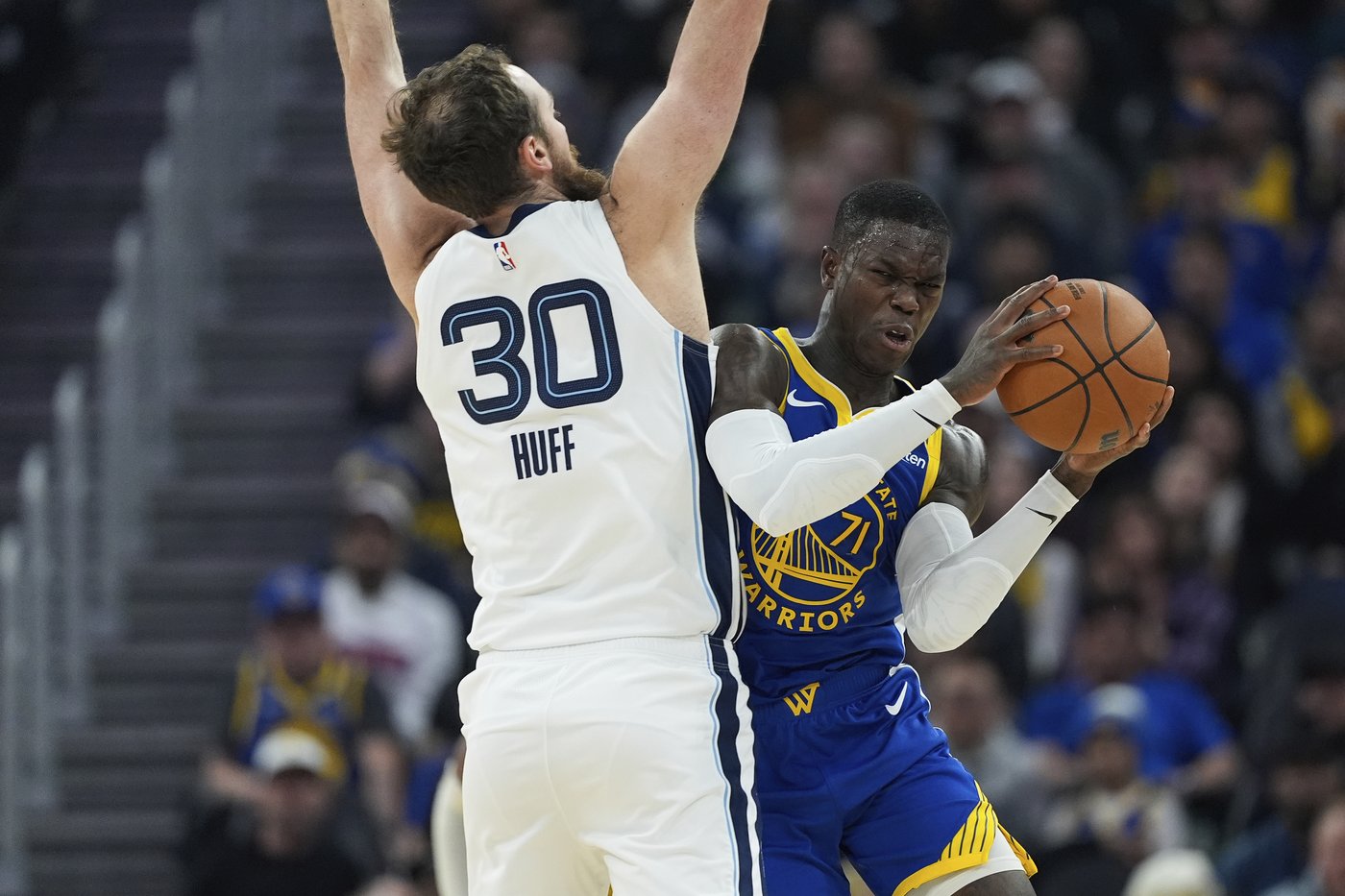 Andrew Wiggins scores 24 points as undermanned Warriors missing Stephen Curry beat Memphis 121-113 | iNFOnews.ca