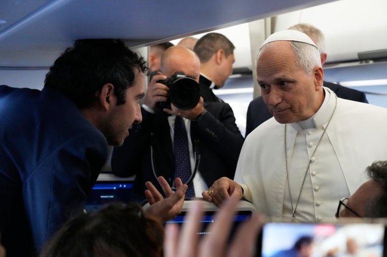 Pope Leo XIV affirms need for media when asked about Trump ban at White House | iNFOnews.ca