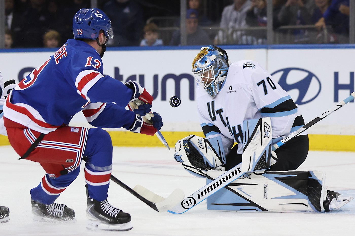 Shesterkin makes 28 saves and has an assist as Rangers beat Mammoth 4-2 for 3rd straight win | iNFOnews.ca Shesterkin makes 28 saves and has an assist as Rangers beat Mammoth 4-2 for 3rd straight win | iNFOnews.ca