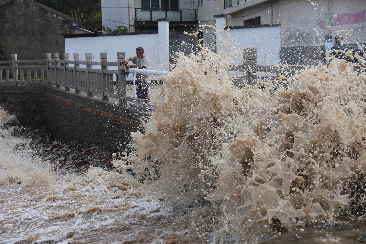 Typhoon Bavi makes landfall in eastern China as more than 1 million are evacuated | iNFOnews.ca
