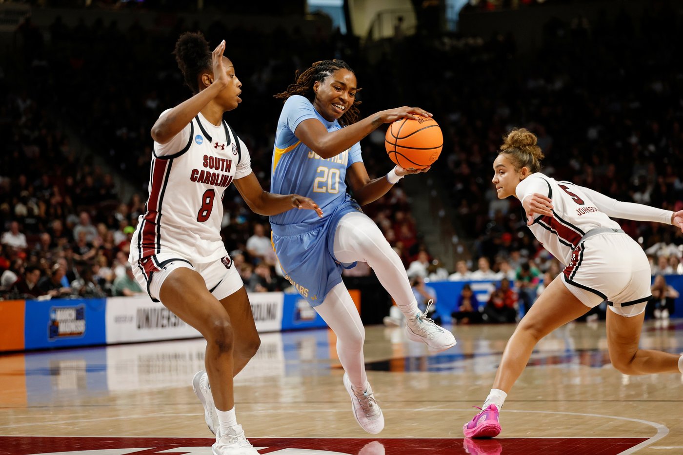 March Madness shuts out mid-majors as none reach 2nd round of women's NCAA Tournament for 1st time | iNFOnews.ca March Madness shuts out mid-majors as none reach 2nd round of women's NCAA Tournament for 1st time | iNFOnews.ca