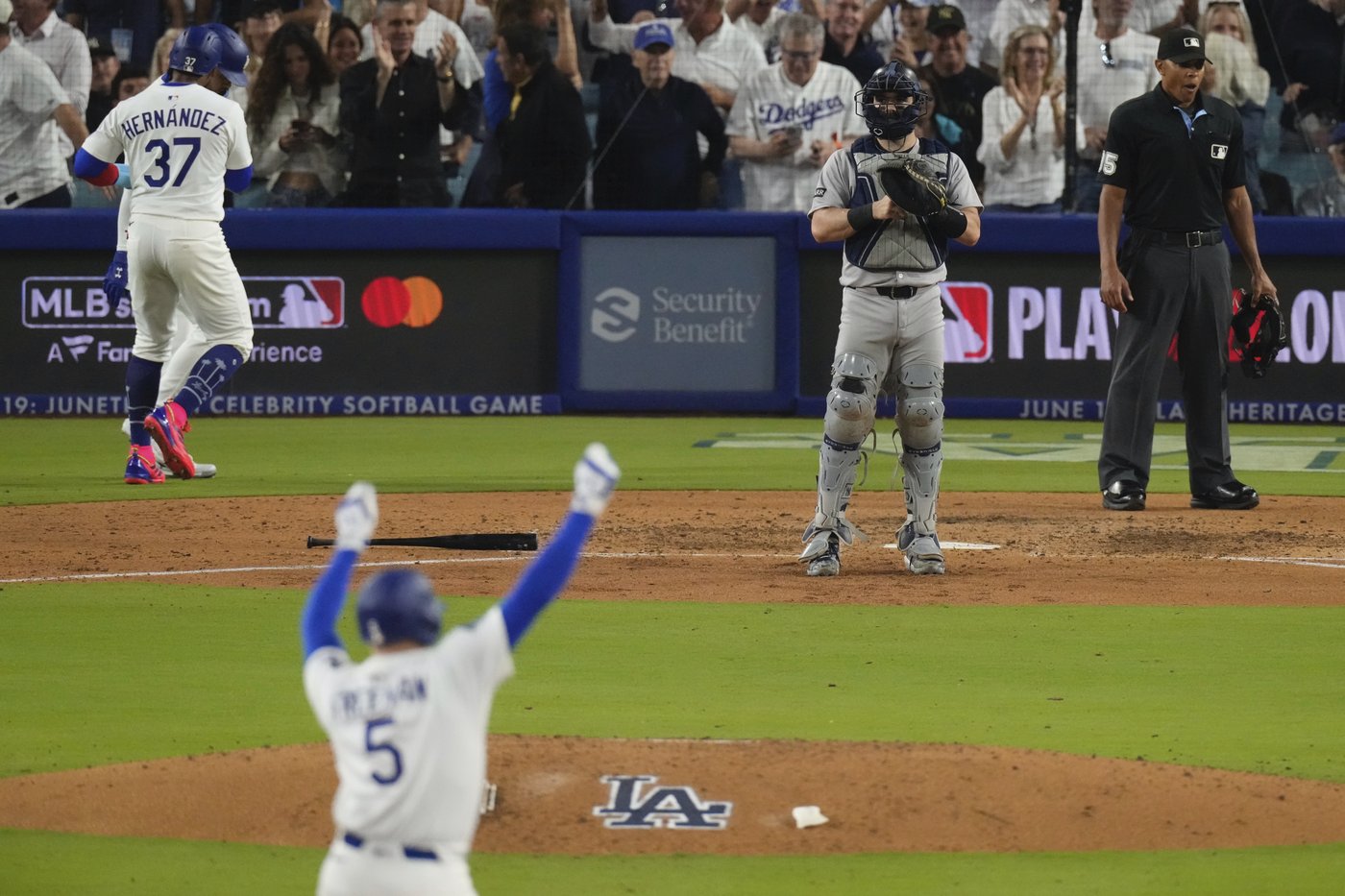 Ohtani outduels Judge with 2 homers and the Dodgers rally to beat the Yankees 8-5 | iNFOnews.ca