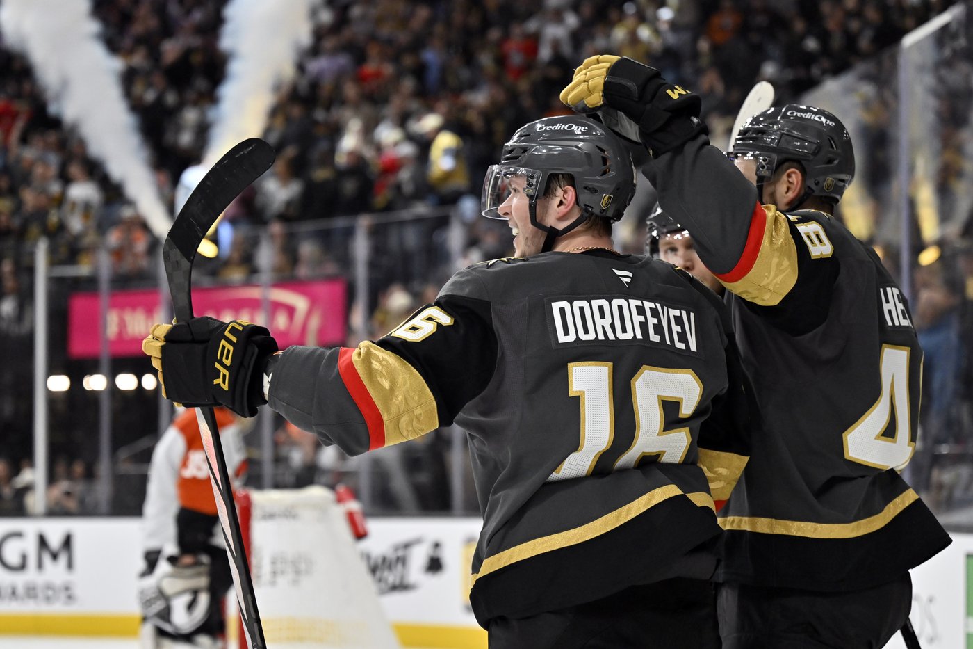 Golden Knights score 3 in 2nd period and beat Flyers 5-2 | iNFOnews.ca