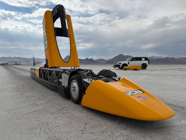 Britain's Andy Green sets another speed record, this time for fastest run in a hydrogen-powered car | iNFOnews.ca