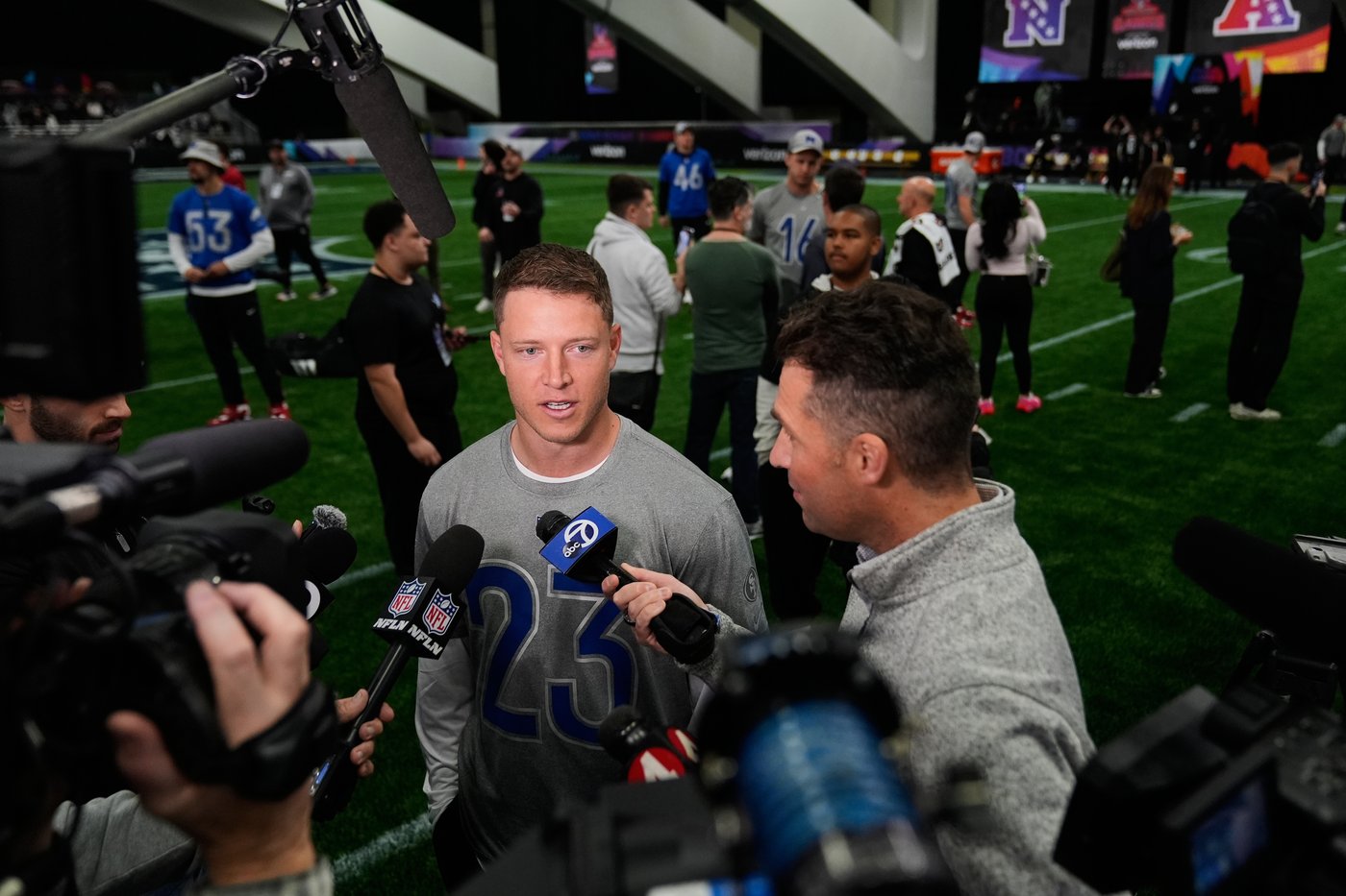 Christian McCaffrey wins 2025 Salute to Service award for supporting military veterans | iNFOnews.ca