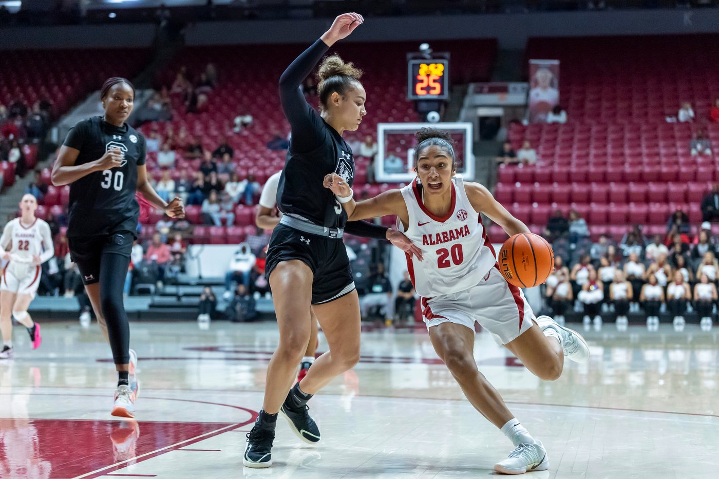 Madina Okot, Joyce Edwards pace No. 3 South Carolina over No. 25 Alabama 76-57 | iNFOnews.ca