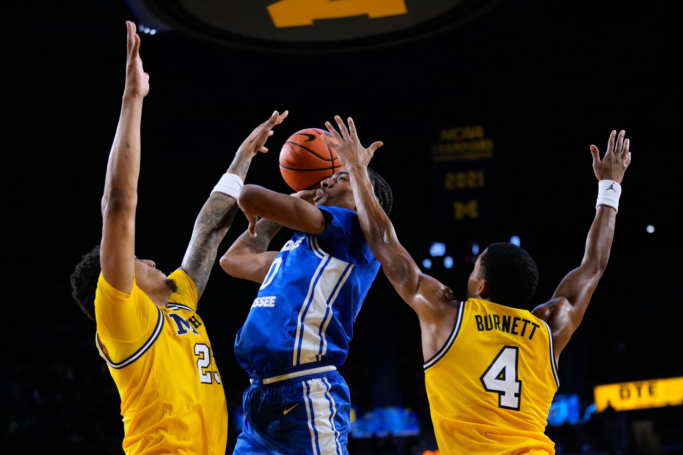 Lendeborg scores 25, No. 7 Michigan tunes up for Las Vegas tourney by beating Middle Tennessee | iNFOnews.ca