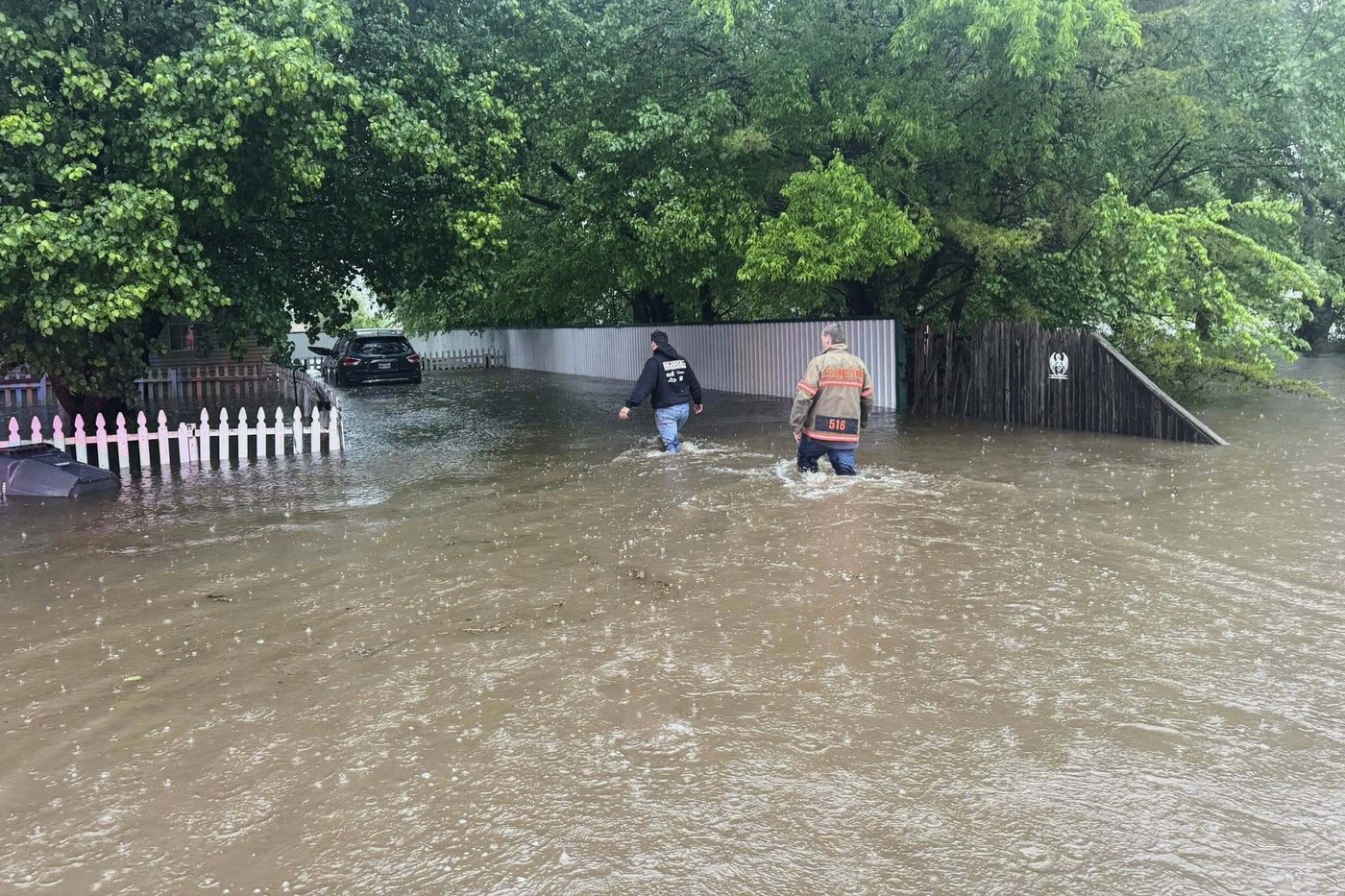 2 dead as slow-moving storms flood roads across Oklahoma and Texas | iNFOnews.ca 2 dead as slow-moving storms flood roads across Oklahoma and Texas | iNFOnews.ca