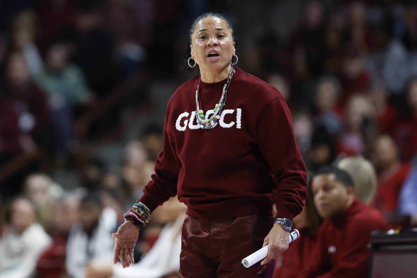 Coaches Staley, Mulkey show off their fashion style in LSU-South Carolina showdown | iNFOnews.ca Coaches Staley, Mulkey show off their fashion style in LSU-South Carolina showdown | iNFOnews.ca