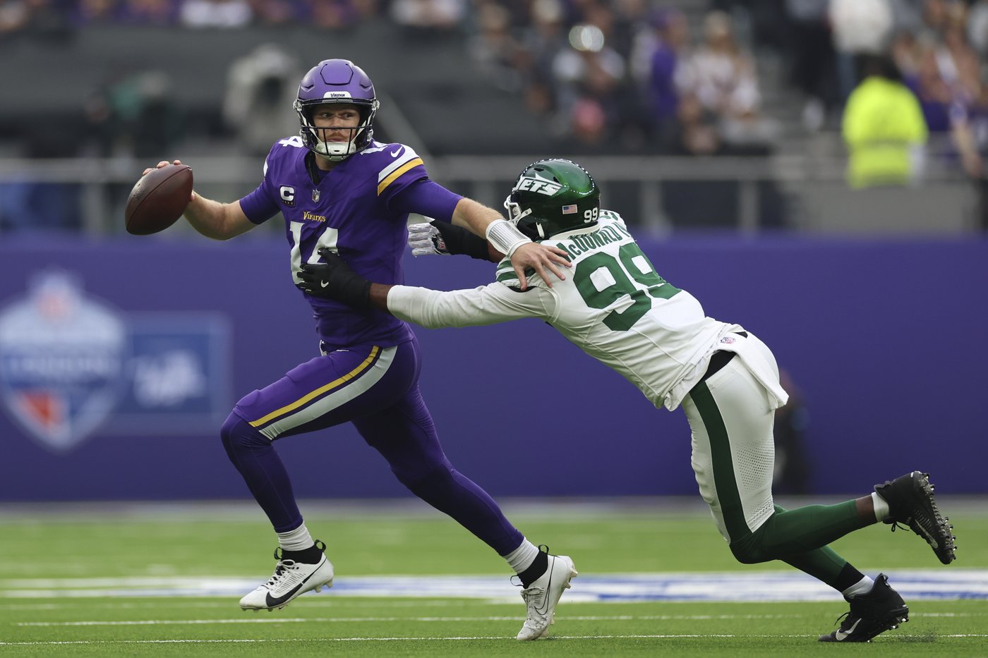Vikings hold off Rodgers and the Jets for 23-17 win in London to improve to 5-0 | iNFOnews.ca