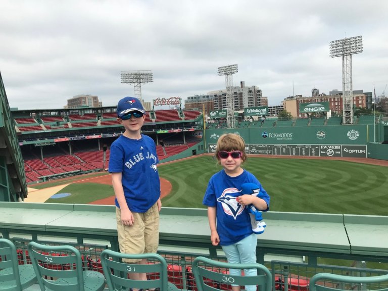 'The whole country’s team': Quebecers rallying behind Toronto Blue Jays in playoffs | iNFOnews.ca