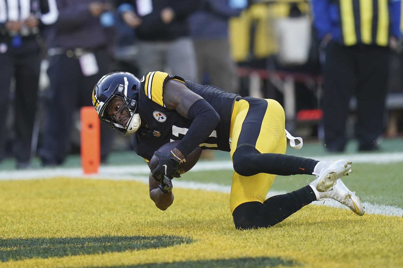Wilson throws for 2 touchdowns as Steelers cruise past mistake-prone Browns 27-14 | iNFOnews.ca Wilson throws for 2 touchdowns as Steelers cruise past mistake-prone Browns 27-14 | iNFOnews.ca