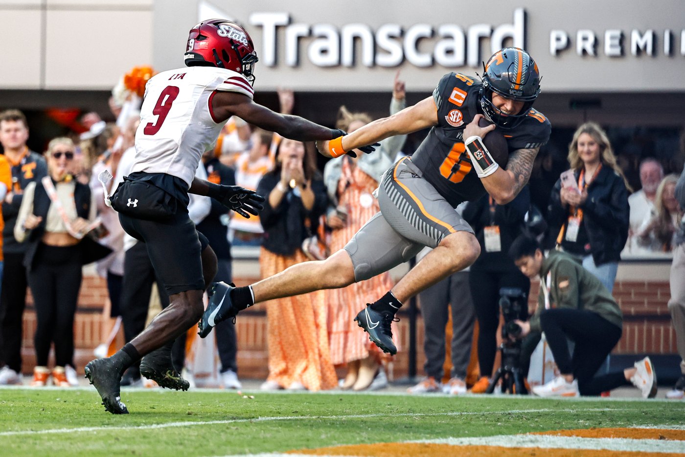 Aguilar throws for 204 yards and a TD, runs for score as No. 21 Tennessee tops New Mexico State 42-9 | iNFOnews.ca Aguilar throws for 204 yards and a TD, runs for score as No. 21 Tennessee tops New Mexico State 42-9 | iNFOnews.ca