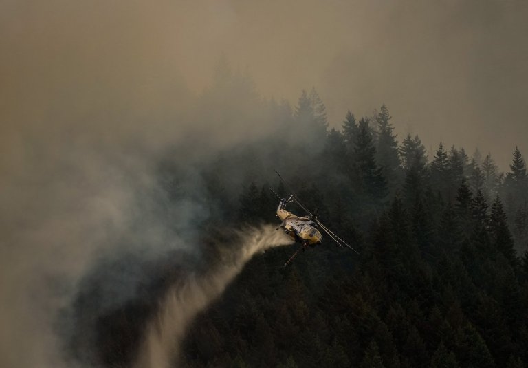 Crews work through night on B.C. wildfire as evacuation orders hold | iNFOnews.ca