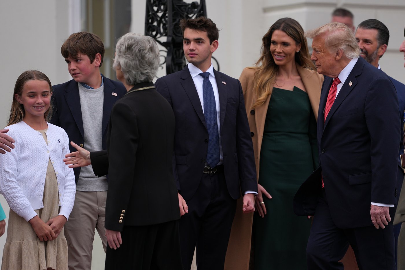 Photos show President Trump's visit to Ireland that combines work and pleasure | iNFOnews.ca