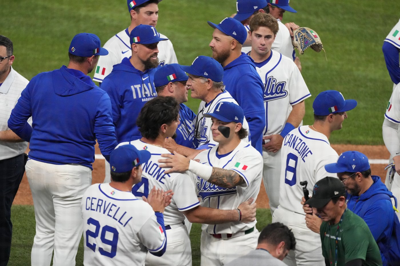 Venezuela rallies past Italy 4-2 with 3-run 7th and will face US for World Baseball Classic title | iNFOnews.ca Venezuela rallies past Italy 4-2 with 3-run 7th and will face US for World Baseball Classic title | iNFOnews.ca