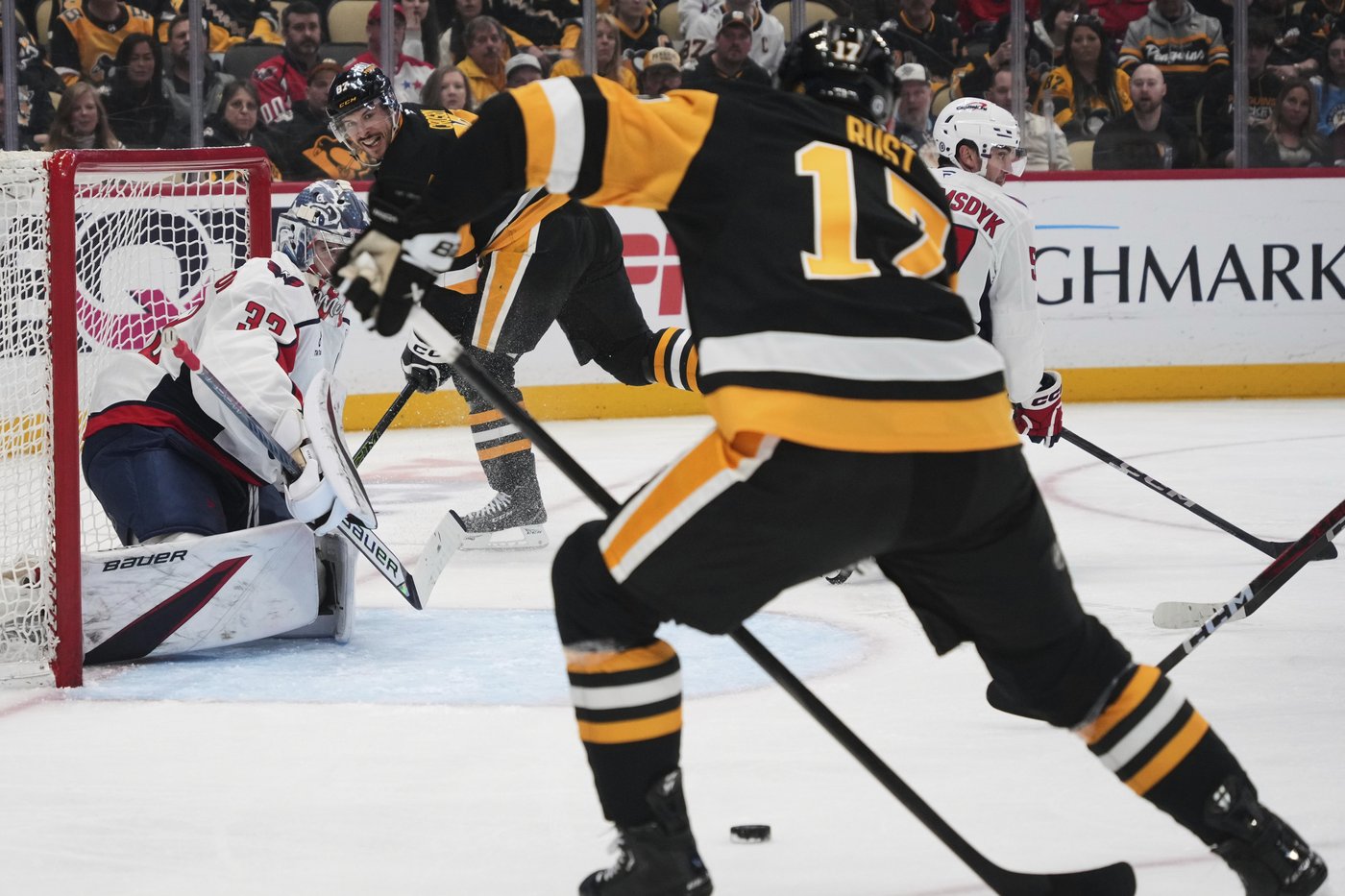 Ovechkin adds to record goal total, Crosby dazzles as Penguins top Capitals 5-2 in season finale | iNFOnews.ca