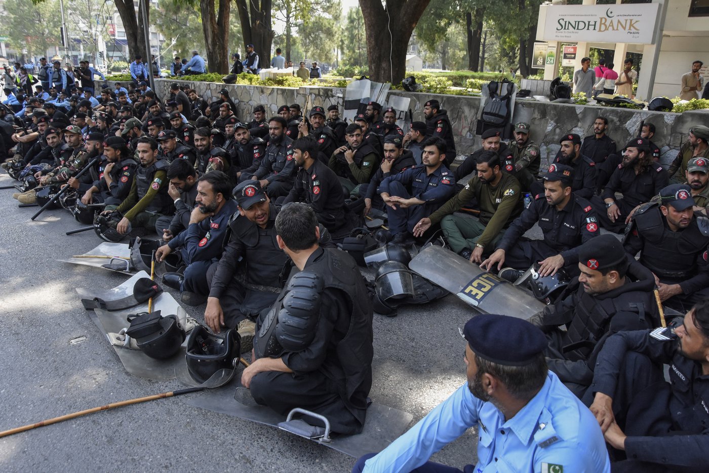 Pakistan capital locked down to thwart a rally to support ex-leader Imran Khan | iNFOnews.ca