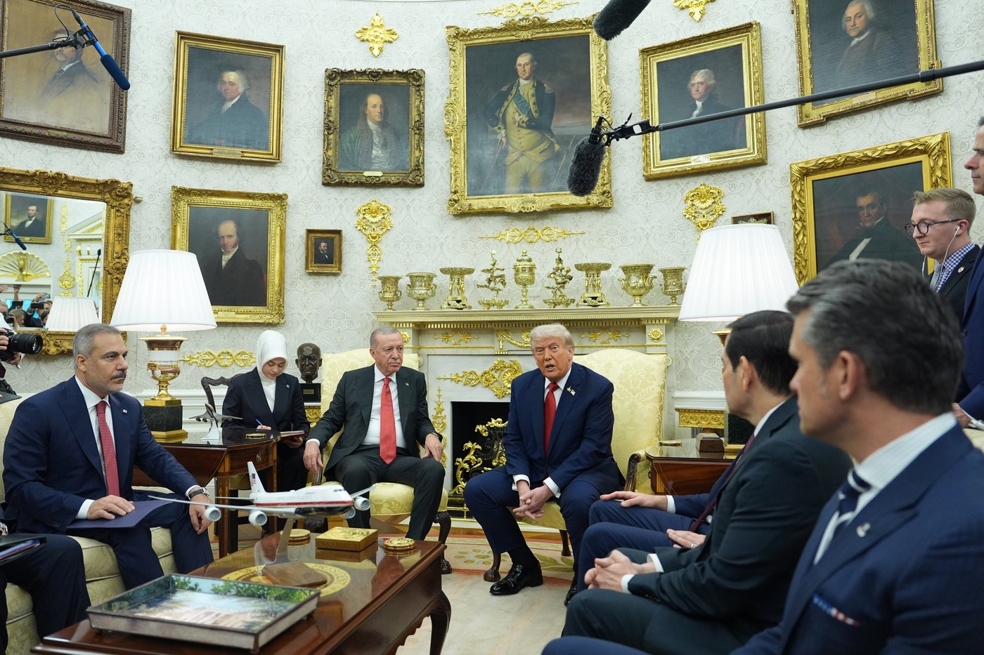 Trump hosts Turkey's Erdogan as the US considers lifting a ban on F-35 sales to the NATO ally | iNFOnews.ca