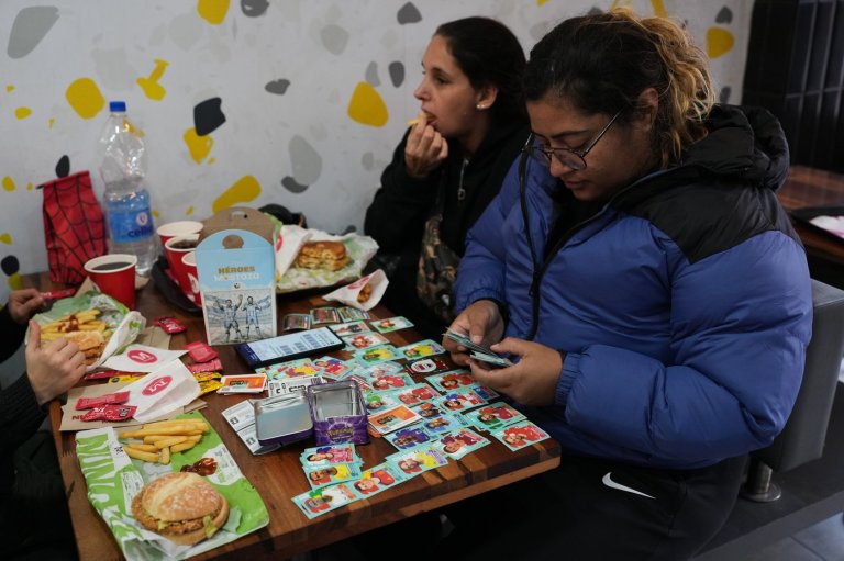 Argentine plazas buzz with World Cup sticker trading fever | iNFOnews.ca