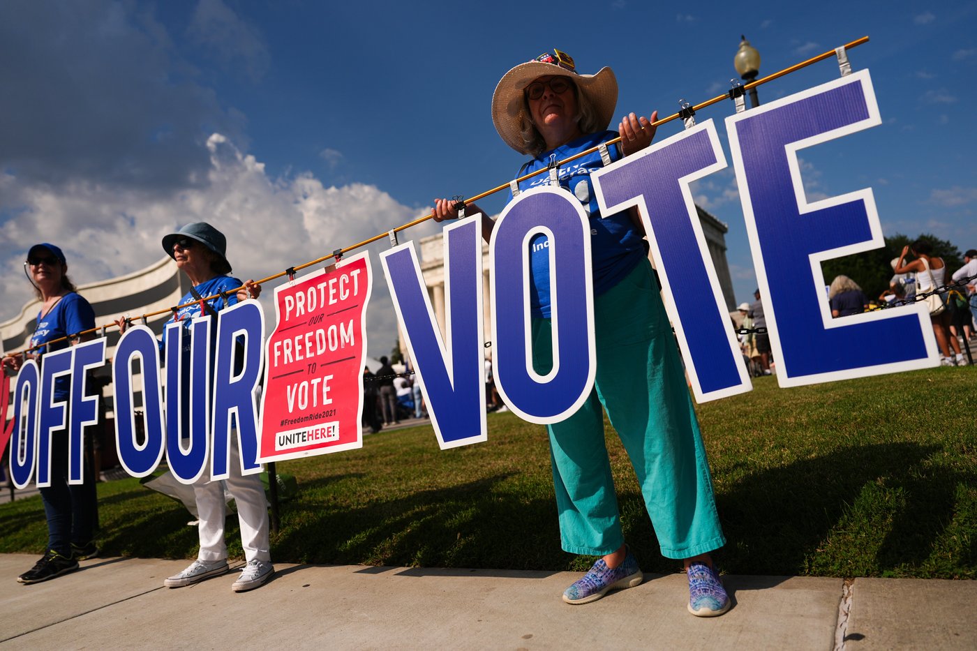 Thousands march in Washington to defend voting rights, in photos | iNFOnews.ca