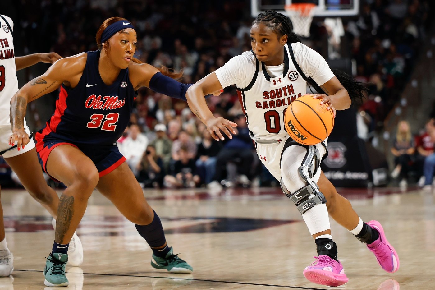 Edwards, Okot lead No. 3 South Carolina to 85-48 blowout of No. 17 Ole Miss and share of SEC title | iNFOnews.ca
