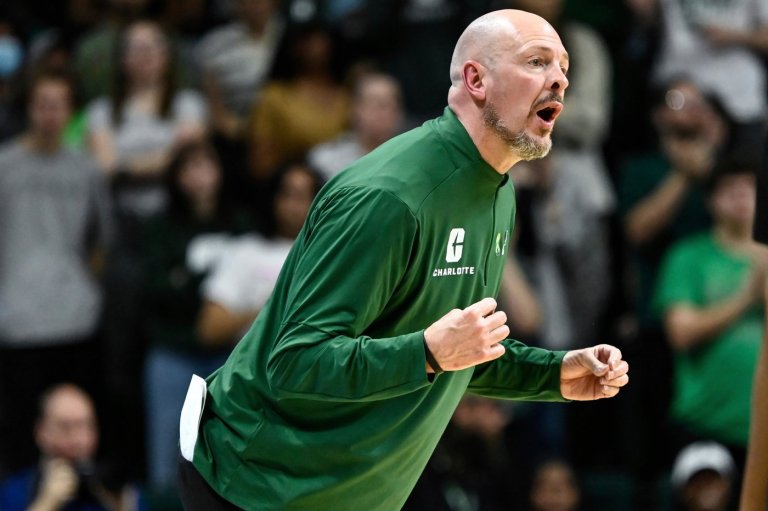 Charlotte fires men's basketball coach Aaron Fearne after 3 seasons | iNFOnews.ca