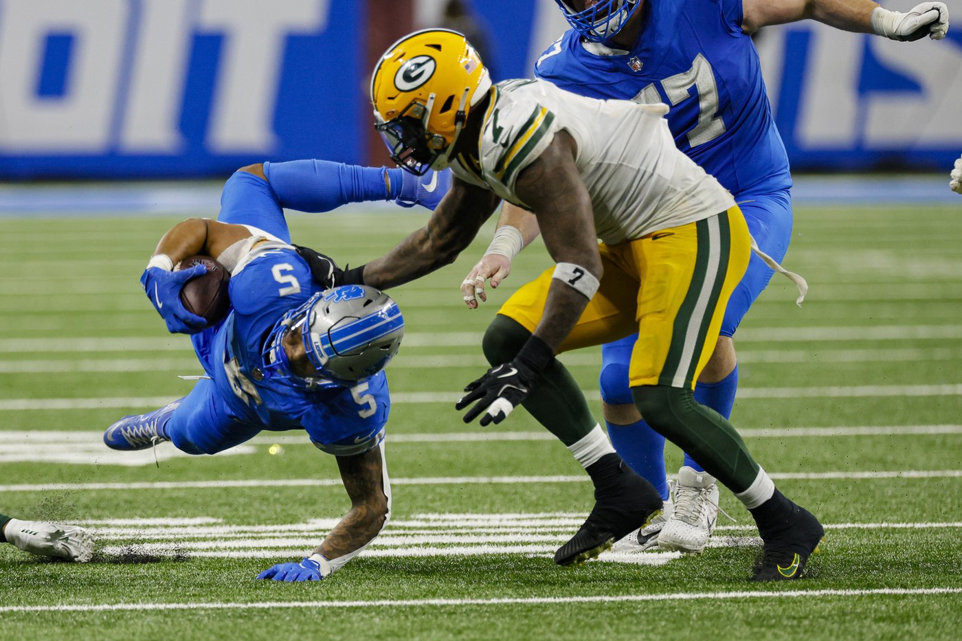 Packers are swept by rival Lions after defense can't come up with a big play | iNFOnews.ca