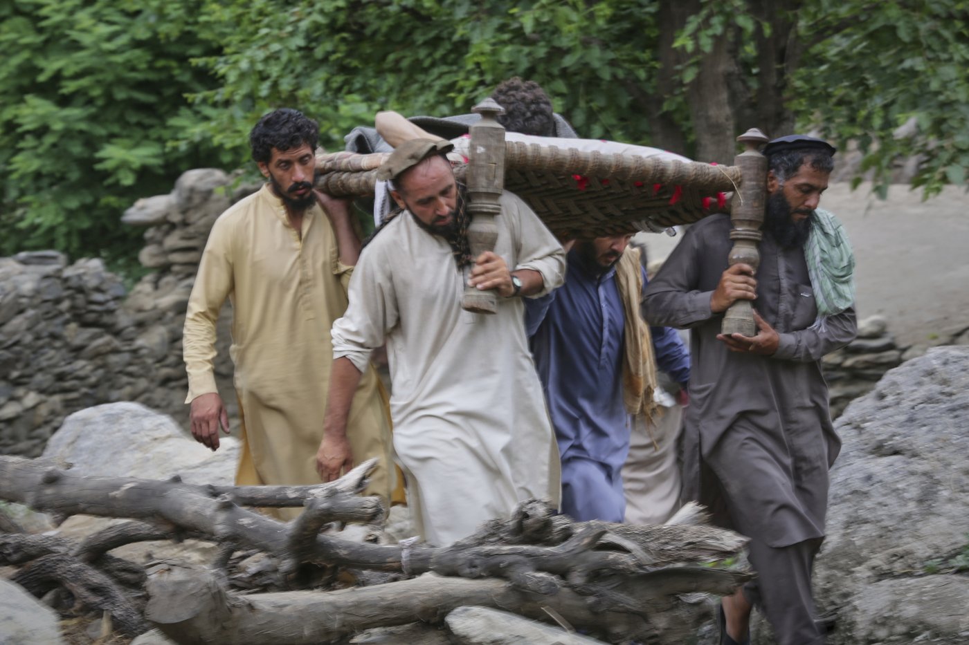 A devastating earthquake in Afghanistan: See the photos | iNFOnews.ca